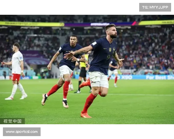 吉鲁定位禁区为家专注终结期待队友精准传球助攻破门